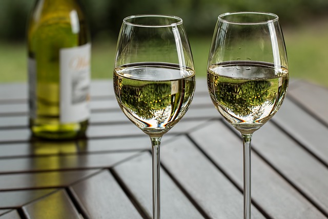 Wine glasses with white wine for health benefits